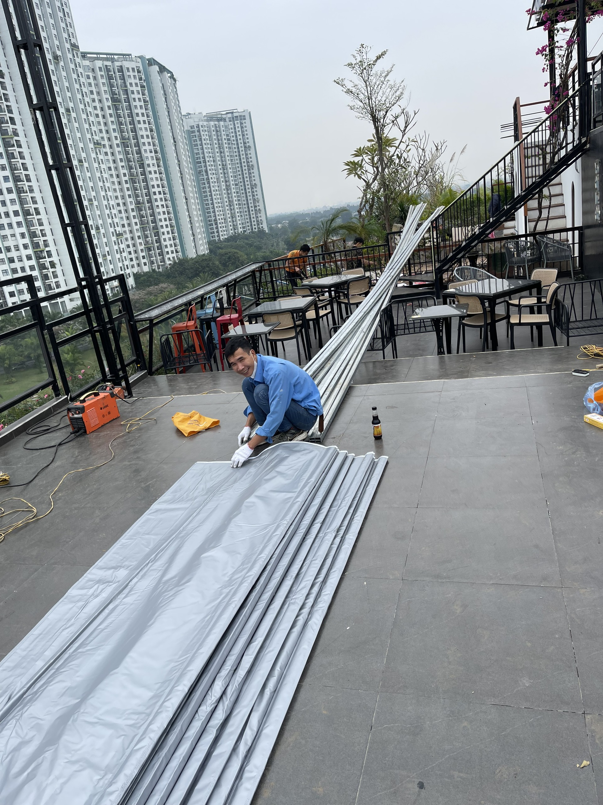Lắp đặt bạt che nắng mưa